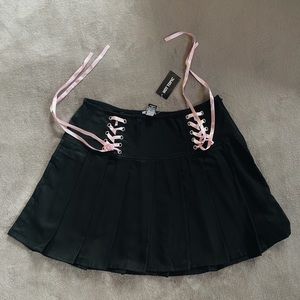 Hot Topic Black & Pink Skirt 💕🖤